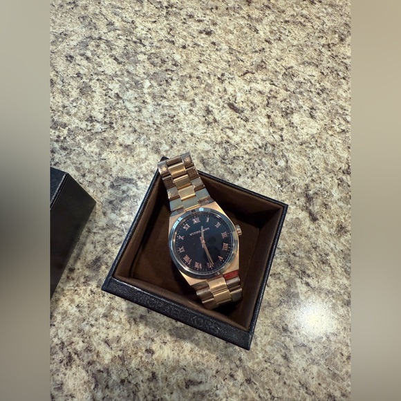 Michael Kors Rose Gold Dial Women's Watch - Picture 1 of 9